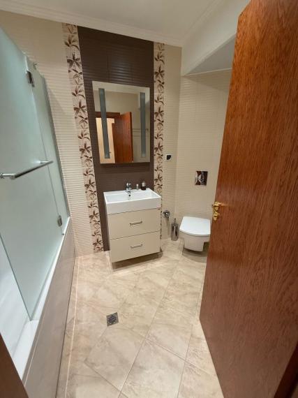 Skvelý trojizbový apartmán s výhľadom na more, nachádzajúci sa v jednom z najkrajších prímorských letovísk Bulharska – Zlaté piesky!