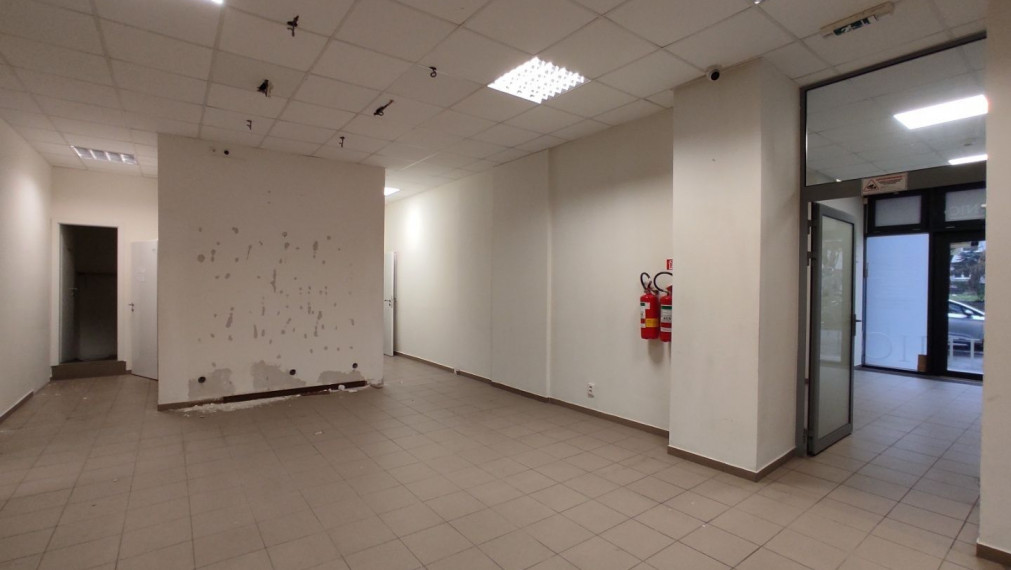 300m2 priestor so ZDRAVOTNÍCKYM ŠTANDARDOM, vysokými stropmi, 2 vstupmi a parkovaním, Hotel Bratislava TOP