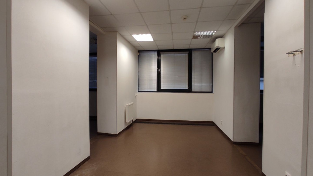 300m2 priestor so ZDRAVOTNÍCKYM ŠTANDARDOM, vysokými stropmi, 2 vstupmi a parkovaním, Hotel Bratislava TOP