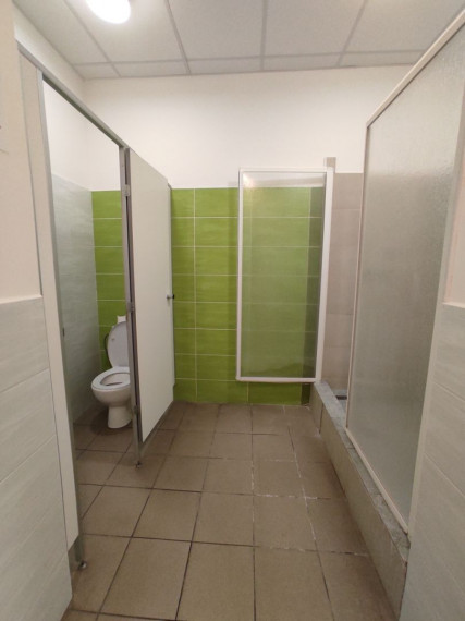 300m2 priestor so ZDRAVOTNÍCKYM ŠTANDARDOM, vysokými stropmi, 2 vstupmi a parkovaním, Hotel Bratislava TOP