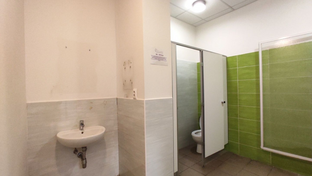 300m2 priestor so ZDRAVOTNÍCKYM ŠTANDARDOM, vysokými stropmi, 2 vstupmi a parkovaním, Hotel Bratislava TOP
