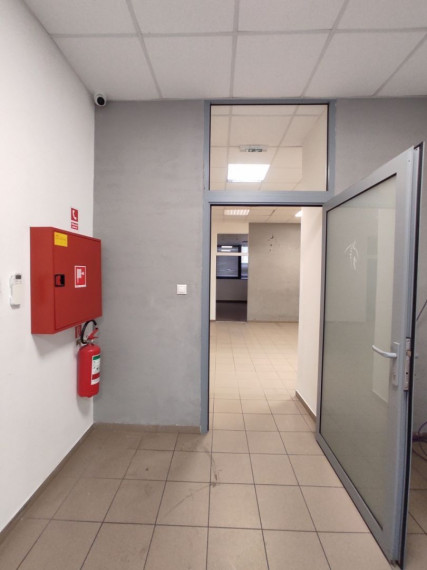 300m2 priestor so ZDRAVOTNÍCKYM ŠTANDARDOM, vysokými stropmi, 2 vstupmi a parkovaním, Hotel Bratislava TOP
