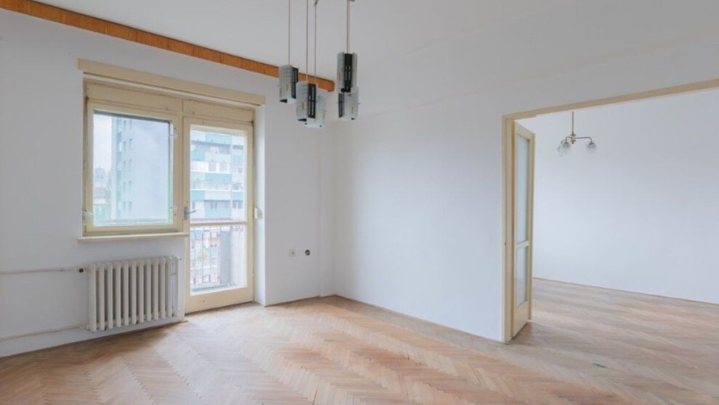 Na predaj priestranný 3-izbový byt v tehlovej budove – Karadžičova, Staré Mesto TOP