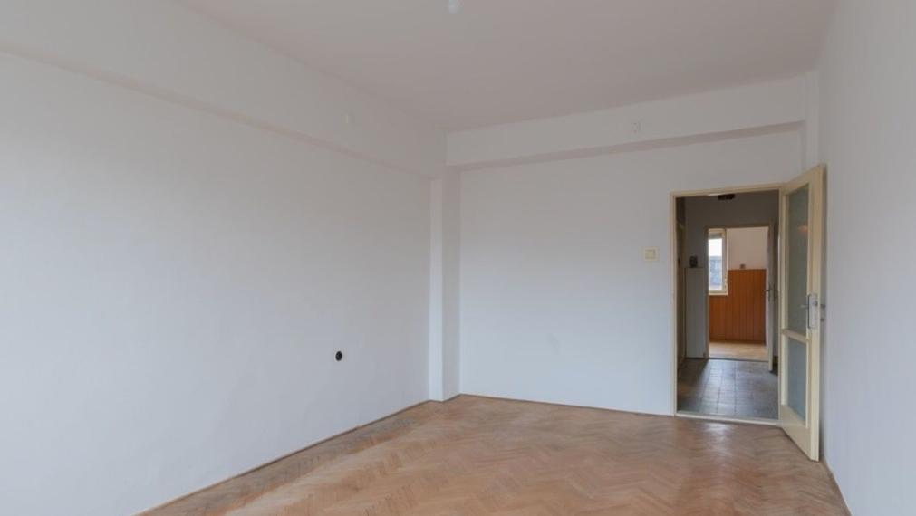 Na predaj priestranný 3-izbový byt v tehlovej budove – Karadžičova, Staré Mesto TOP