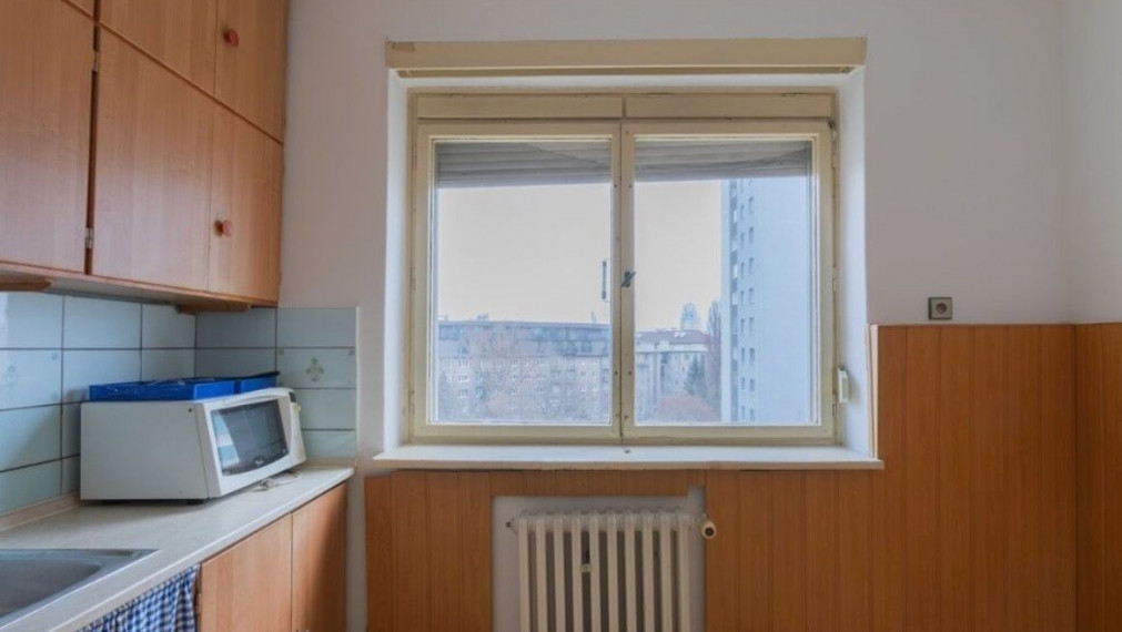 Na predaj priestranný 3-izbový byt v tehlovej budove – Karadžičova, Staré Mesto TOP