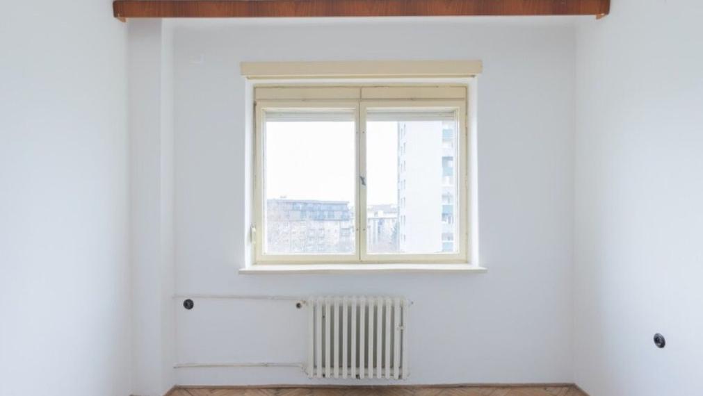 Na predaj priestranný 3-izbový byt v tehlovej budove – Karadžičova, Staré Mesto TOP