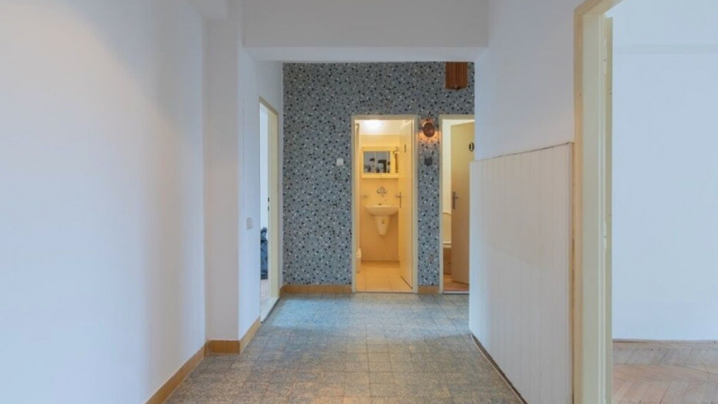 Na predaj priestranný 3-izbový byt v tehlovej budove – Karadžičova, Staré Mesto TOP