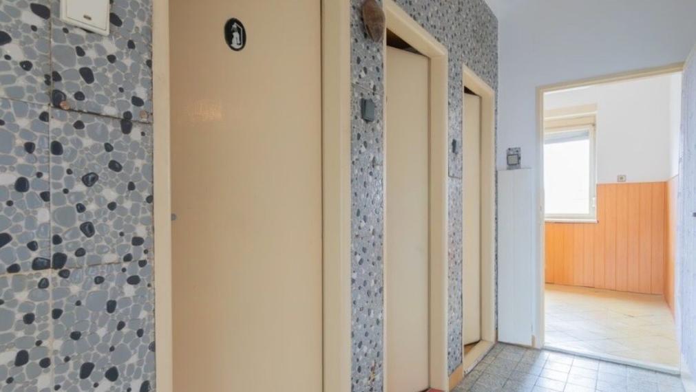 Na predaj priestranný 3-izbový byt v tehlovej budove – Karadžičova, Staré Mesto TOP