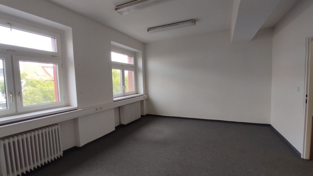 Administratívne priestory 2.439,2m2 na PREDAJ, Záhradnícka –RUŽINOV, BA2