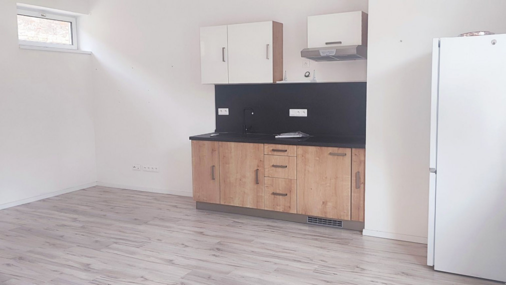 Na prenájom – Priestranný 1-izbový byt, Stupava,Hlavná.