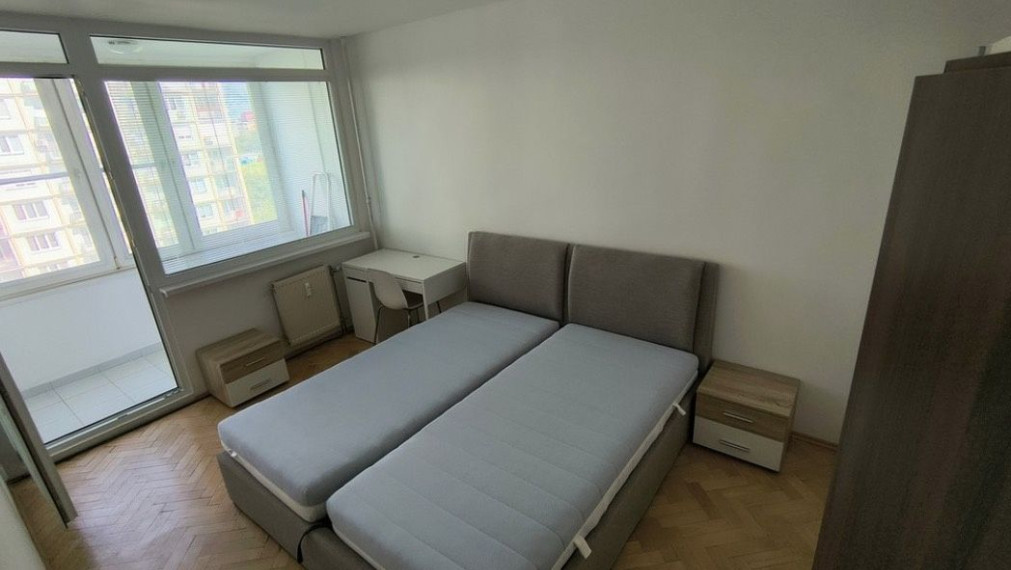 Na prenájom 2,5-izbový byt – Komárnická ul., Bratislava II – Ružinov