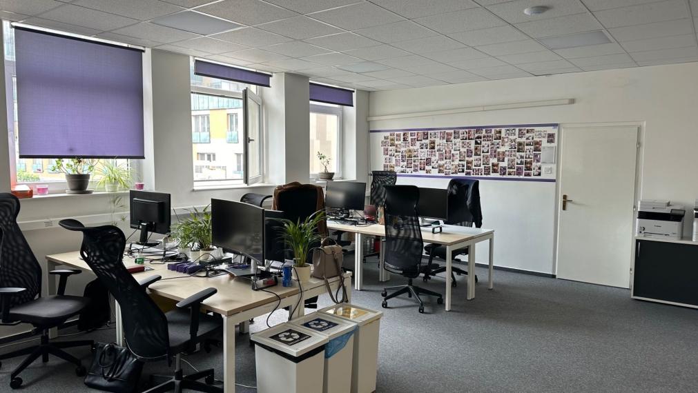 Svetlý celok kancelárií neďaleko Klientskeho centra na Trnavskej ceste, 260m2