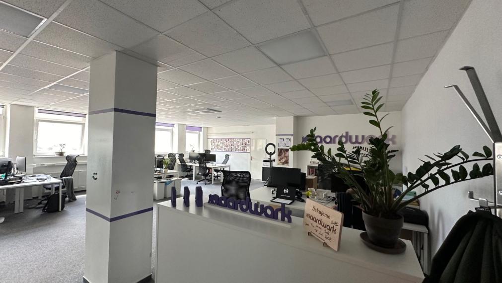 Svetlý celok kancelárií neďaleko Klientskeho centra na Trnavskej ceste, 260m2