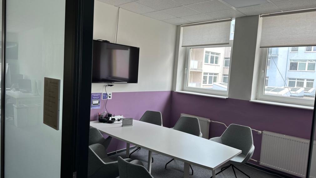 Svetlý celok kancelárií neďaleko Klientskeho centra na Trnavskej ceste, 260m2