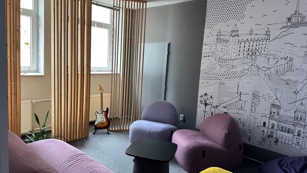 Svetlý celok kancelárií neďaleko Klientskeho centra na Trnavskej ceste, 260m2