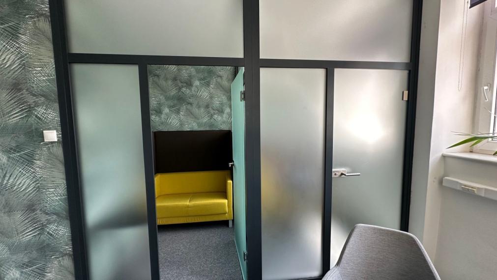 Svetlý celok kancelárií neďaleko Klientskeho centra na Trnavskej ceste, 260m2