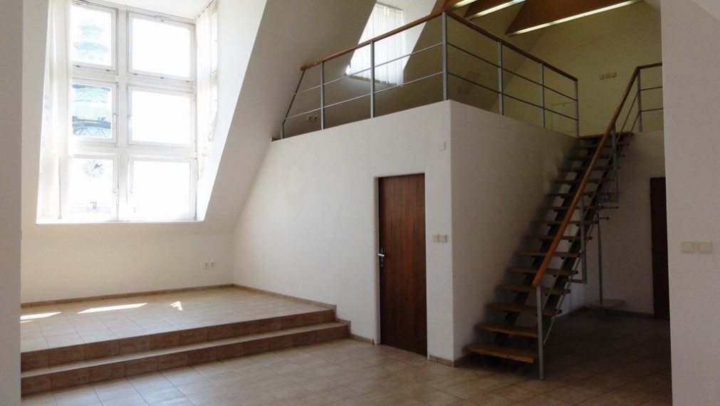 Na prenájom – podkrovný kancelársky priestor v Bratislave I – Staré Mesto