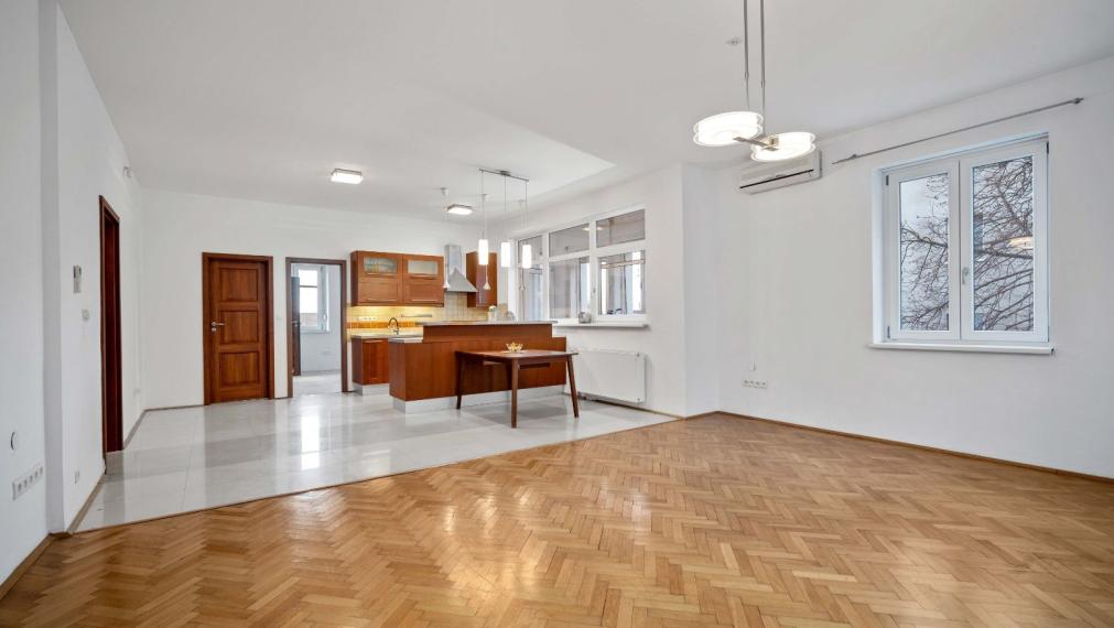 NA PREDAJ - Jedinečný staromestský byt