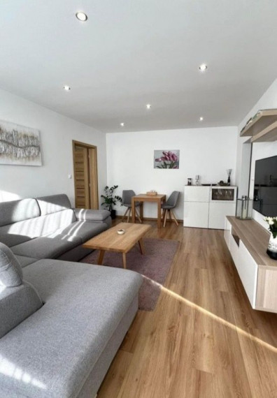 Na prenájom zrekonštruovaný 2i byt, Komárnická ulica