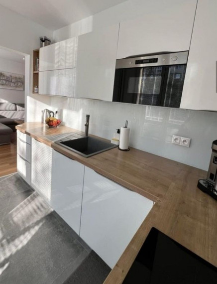 Na prenájom zrekonštruovaný 2i byt, Komárnická ulica