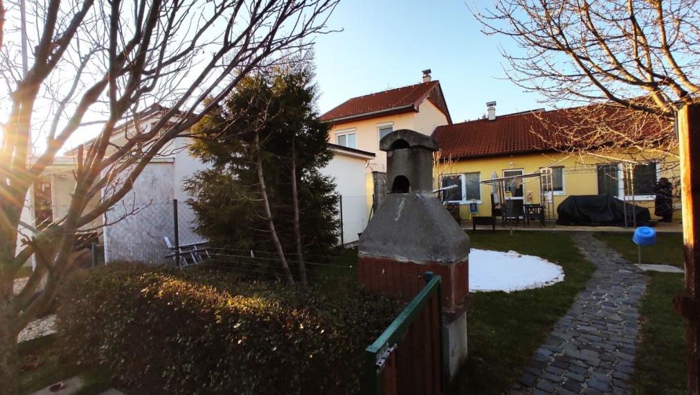 REZERVOVANÉ Príjemný rodinný dom s garážou, v blízkosti Pezinka na PREDAJ