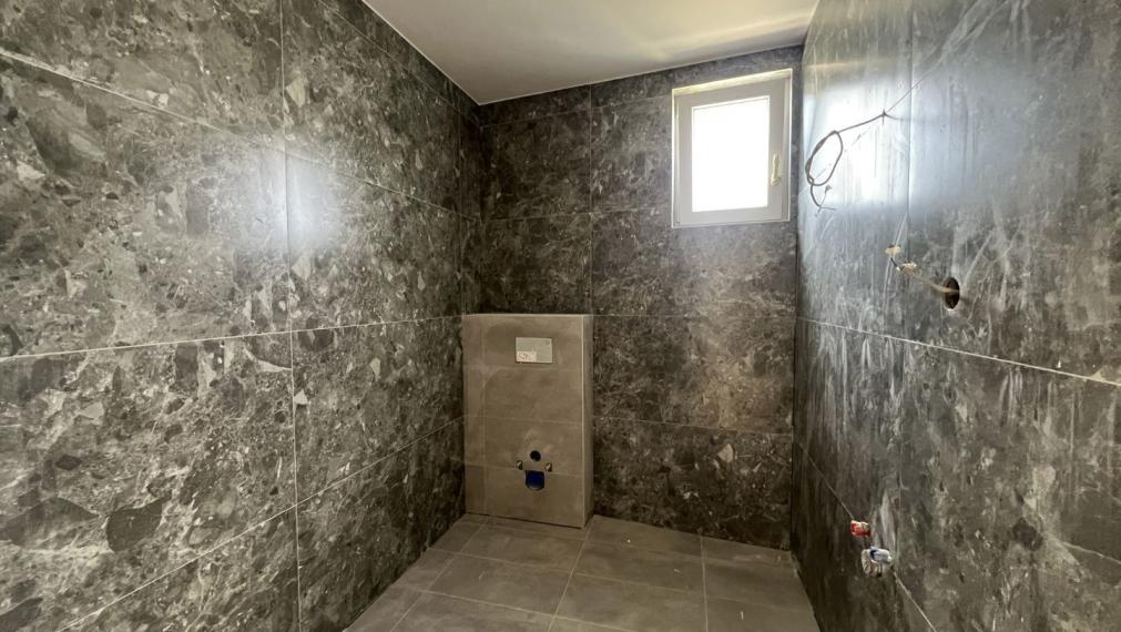 Štýlový 3-izbový byt v novostavbe pri mori – Mandre, Pag