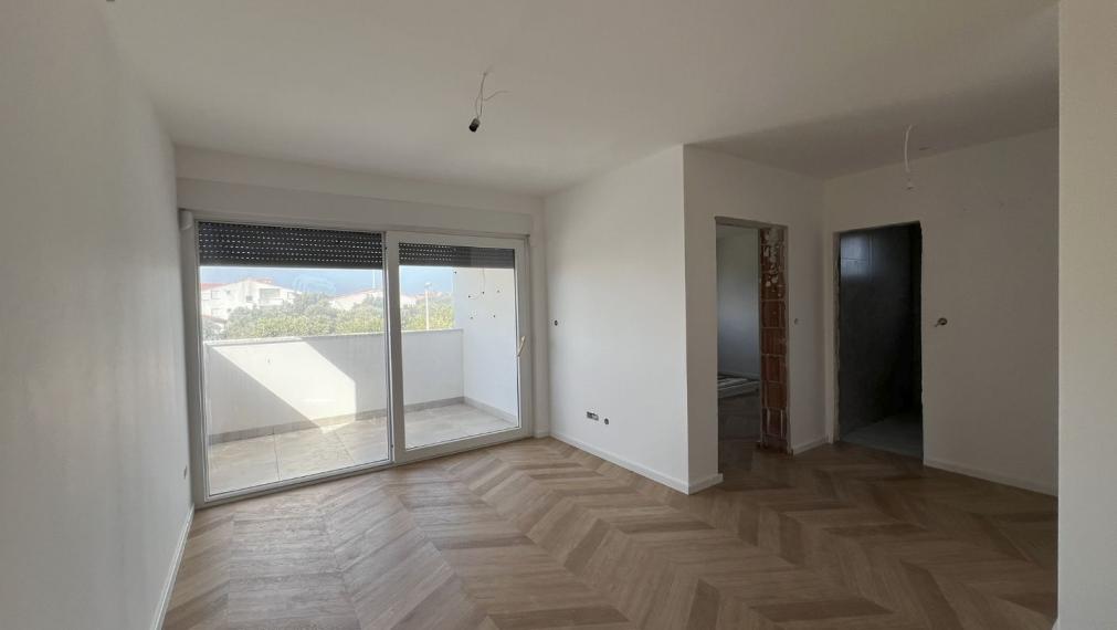 Štýlový 3-izbový byt v novostavbe pri mori – Mandre, Pag