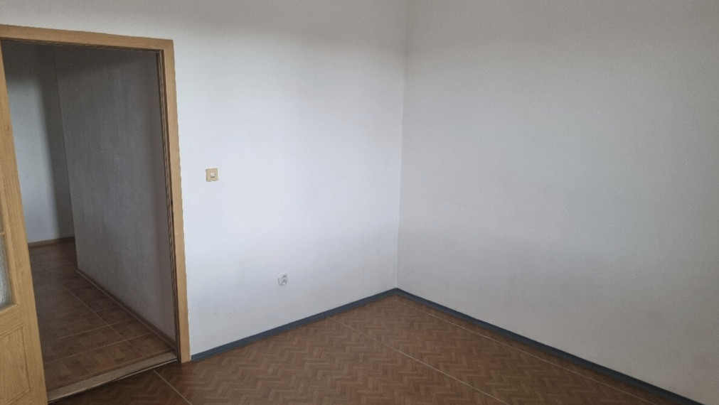 Priestranný 3-izbový byt s loggiou v centre Senca – ideálny na bývanie aj investíciu