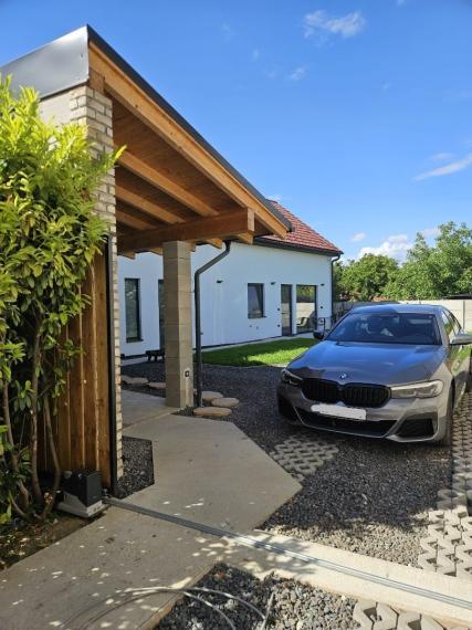 Rodinný dom - novostavba, vlastná prístupová cesta, Rusovce