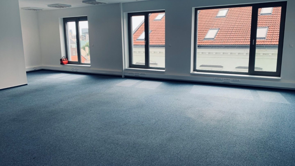 Reprezentatívne kancelárie v centre s parkovaním a terasou, 235m2 + 25m2 terasa