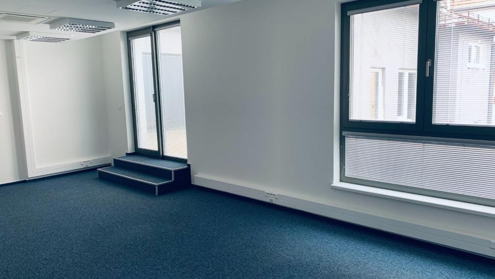 Reprezentatívne kancelárie v centre s parkovaním a terasou, 235m2 + 25m2 terasa