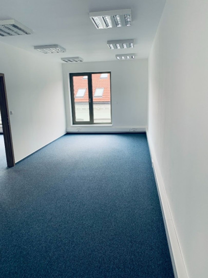 Reprezentatívne kancelárie v centre s parkovaním a terasou, 235m2 + 25m2 terasa