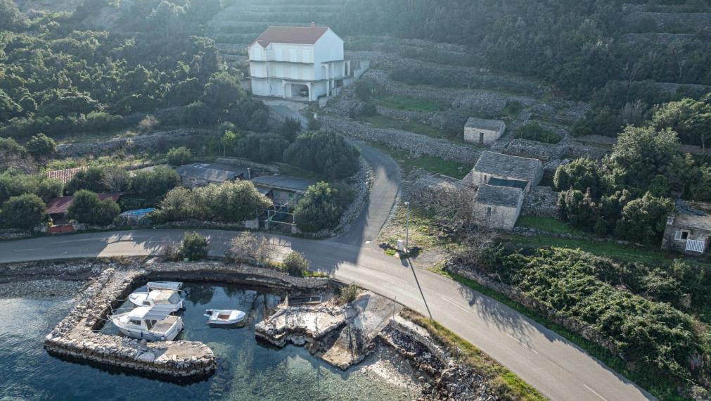 Pozemok s možnosťou kotvenia člna – výnimočná príležitosť na Korčuli