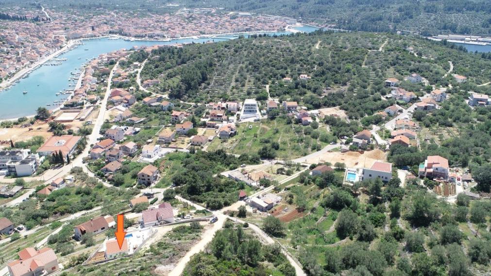 Stavebný pozemok 475 m² vo Vela Luke – Pokojná lokalita blízko centra