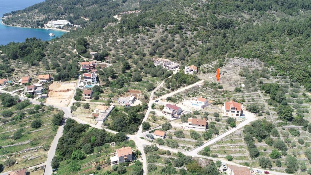 Stavebný pozemok 475 m² vo Vela Luke – Pokojná lokalita blízko centra