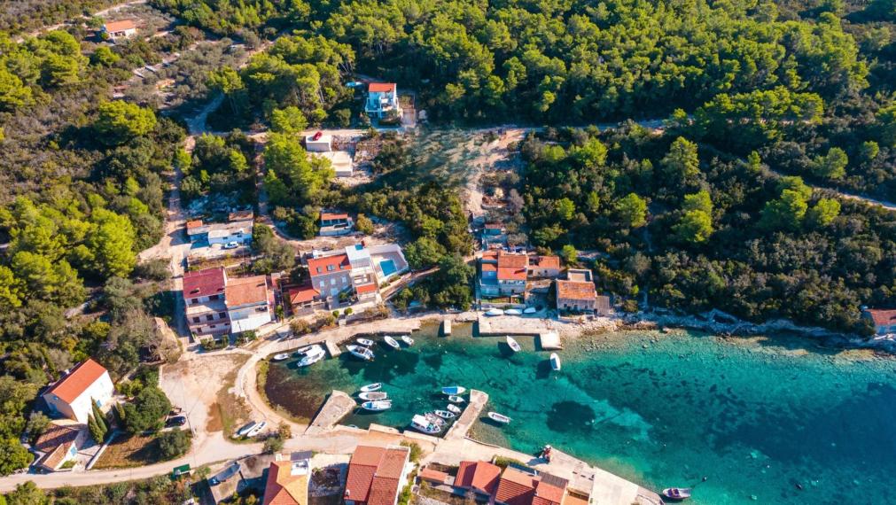 Kúsok raja na predaj – pozemok v srdci Dalmácie