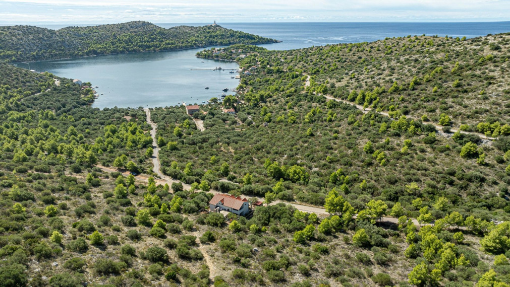 Lastovo: Stavebný pozemok pre rodinný dom v jednej z najpokojnejších zátok Chorvátska
