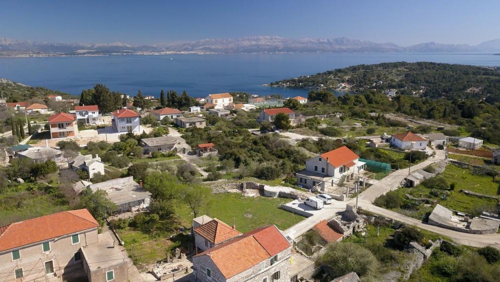 Pripravené na výstavbu: pozemok na Šolte len pár minút od mora