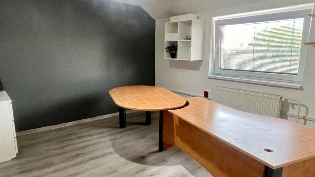 Priestranný 4-izbový byt alebo kancelárske priestory – 120 m² s parkovaním