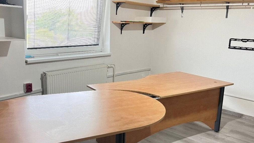 Priestranný 4-izbový byt alebo kancelárske priestory – 120 m² s parkovaním