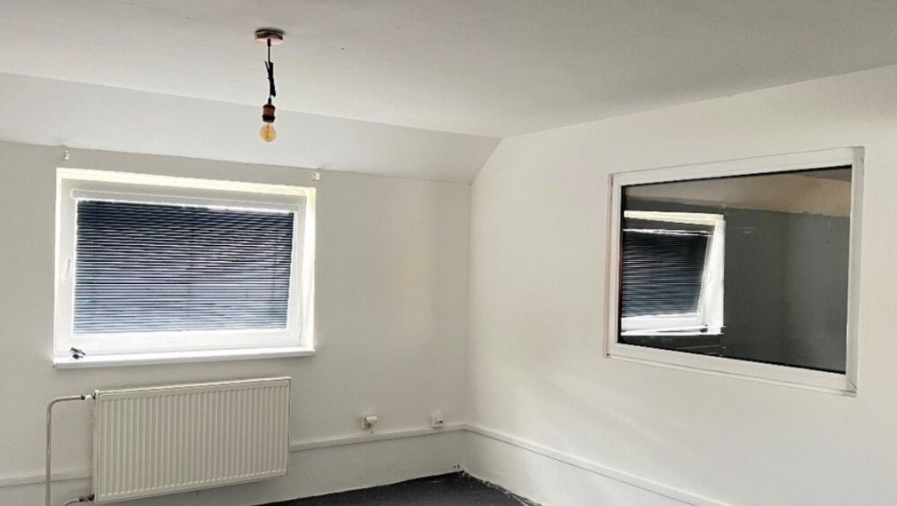 Priestranný 4-izbový byt alebo kancelárske priestory – 120 m² s parkovaním