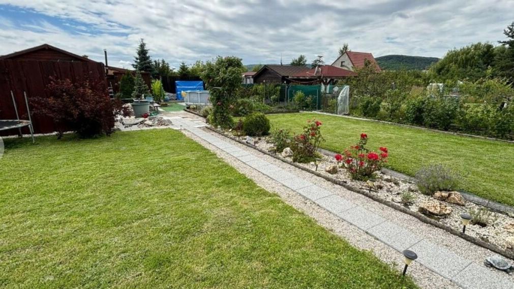 Záhrada na predaj, Rača