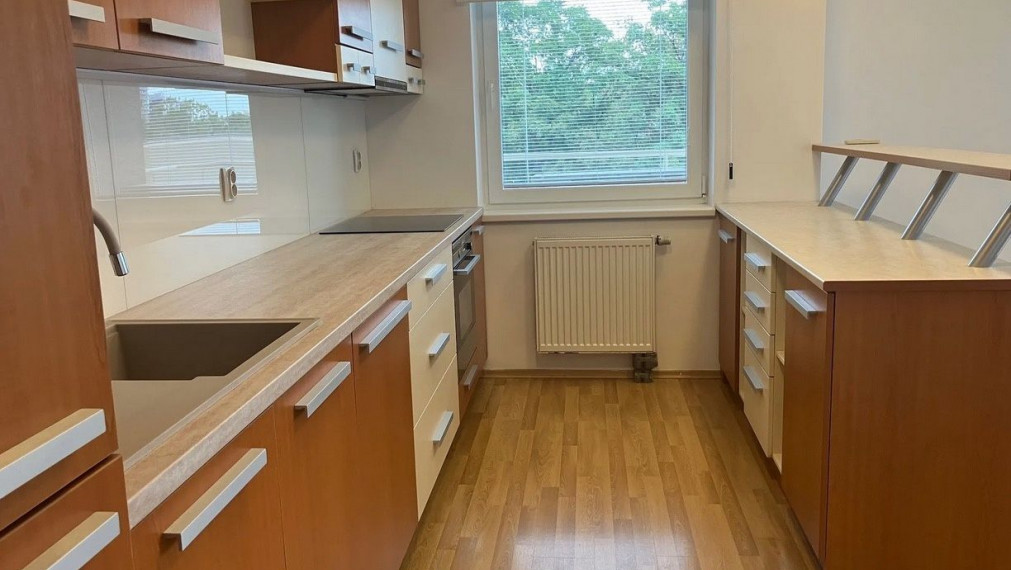 Na prenájom - 4-izbový byt, ul.Pažítková, Bratislava II