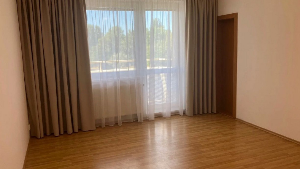 Na prenájom - 4-izbový byt, ul.Pažítková, Bratislava II