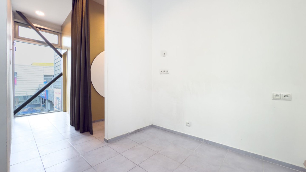 OC Saratov – Obchodné priestory na prenájom v Dúbravke