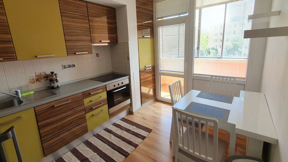 3-izbový byt s nepriechodnými izbami a lodžiou – Furdekova, Petržalka