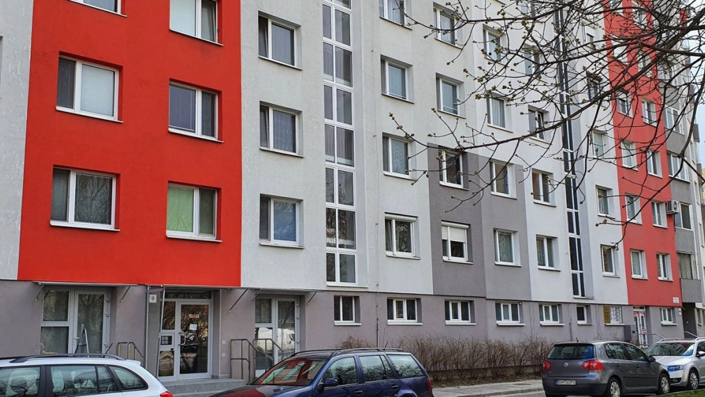 3-izbový byt s nepriechodnými izbami a lodžiou – Furdekova, Petržalka