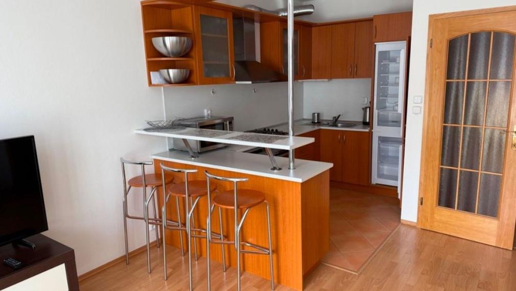 Na prenájom 2izbový slnečný v Petržalke