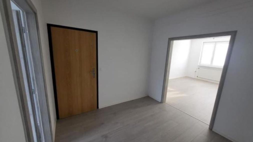 Zrekonštruovaný 3-izbový byt s lodžiou na predaj – Petržalka, Bzovícka ulica