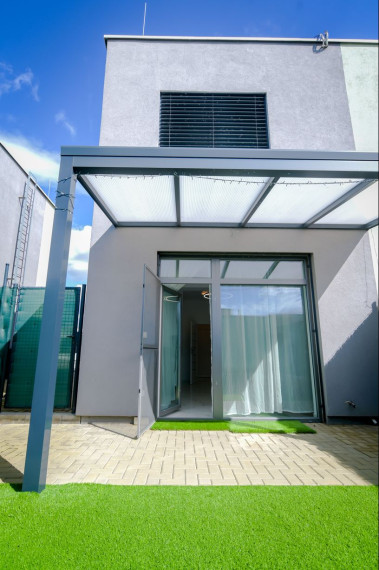 Na predaj moderný 2-izbový rodinný dom v Senci – Holubia ulica